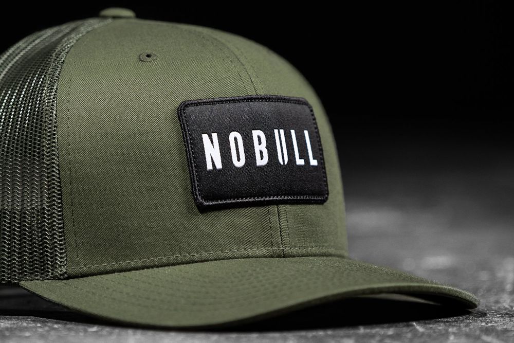 NOBULL Curved-Brim Trucker Şapka - Zeytin Yeşili Yeşil - Turkiye (DSE-940378)